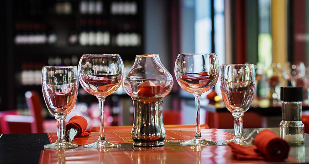 Logis Hotel Lons-Le-Saunier - Restaurant Le Grill Luaran gambar