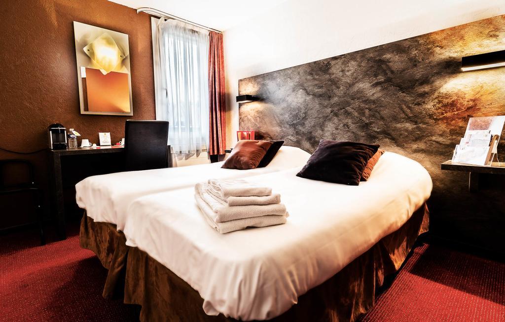 Logis Hotel Lons-Le-Saunier - Restaurant Le Grill Luaran gambar