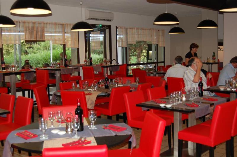 Logis Hotel Lons-Le-Saunier - Restaurant Le Grill Luaran gambar