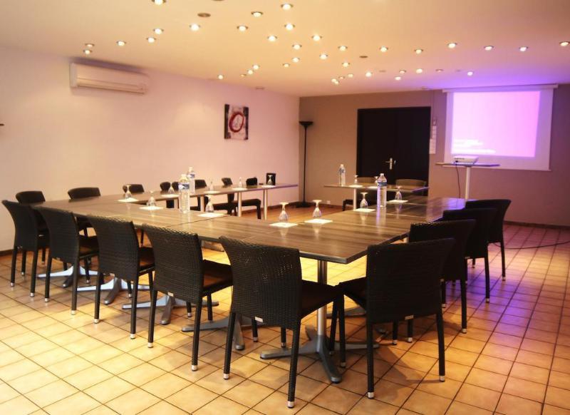 Logis Hotel Lons-Le-Saunier - Restaurant Le Grill Luaran gambar