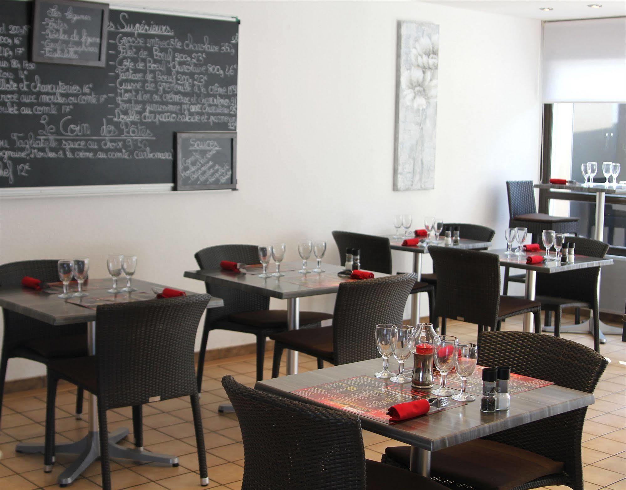 Logis Hotel Lons-Le-Saunier - Restaurant Le Grill Luaran gambar