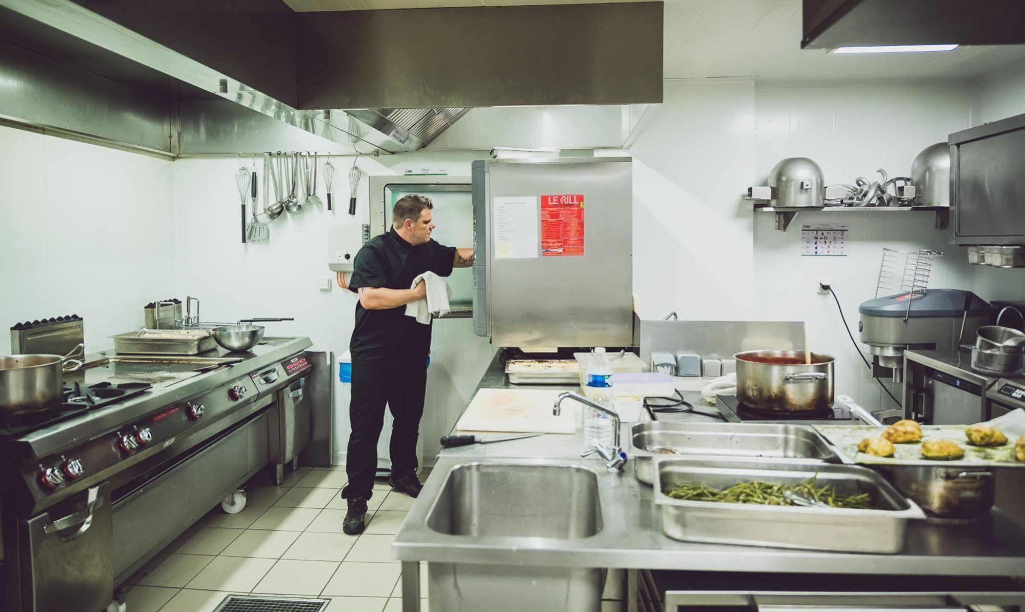 Logis Hotel Lons-Le-Saunier - Restaurant Le Grill Luaran gambar